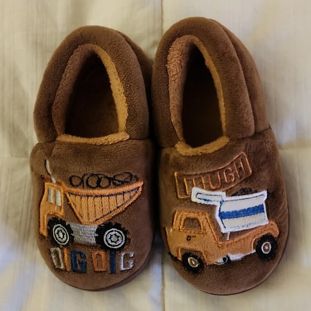 Ailvyang Dump Truck Slippers Brown Size 14